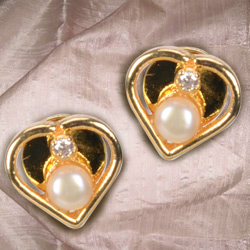 Dazzling Heart Shaped Pearl and American Diamond P...
