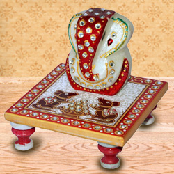 Delicately carved marbel designer ganesh with chow...
