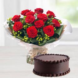 Adorable Red Roses in a Vase with divine Chocolate cake to Jalpaiguri Adorable Red Roses in a Vase with divine Chocolate cake to Jalpaiguri