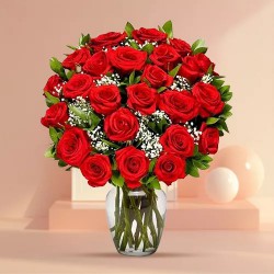 Traditional Red Roses Display in a Glass Vase to Lake town Traditional Red Roses Display in a Glass Vase to Lake town