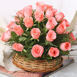 Passionate Be Mine Forever Premium Arrangement of Pink Roses to Nadia Passionate Be Mine Forever Premium Arrangement of Pink Roses to Nadia