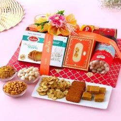 Enticing Savories with Mithai Gift Box to Cooch behar