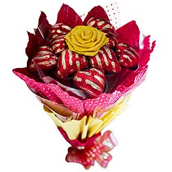 Delicious 12 Pcs Heart Shaped Chocolates Bouquet Delicious 12 Pcs Heart Shaped Chocolates Bouquet