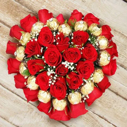 Amazing Heart Shaped Arrangement of Roses N Ferrero Rocher Chocolate