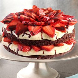 3/4 Star Bakery's Moist Comfort 2 Kg Strawberry Cake 3/4 Star Bakery's Moist Comfort 2 Kg Strawberry Cake