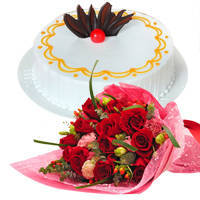 Pristine Red Roses Bunch with Vanilla Cake Pristine Red Roses Bunch with Vanilla Cake