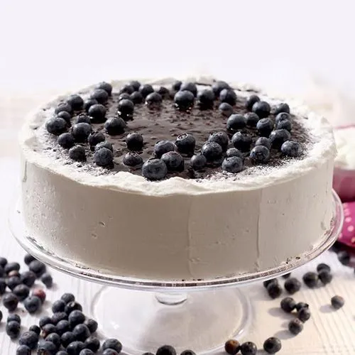 Mouth-Watering Blueberry Cream Cake