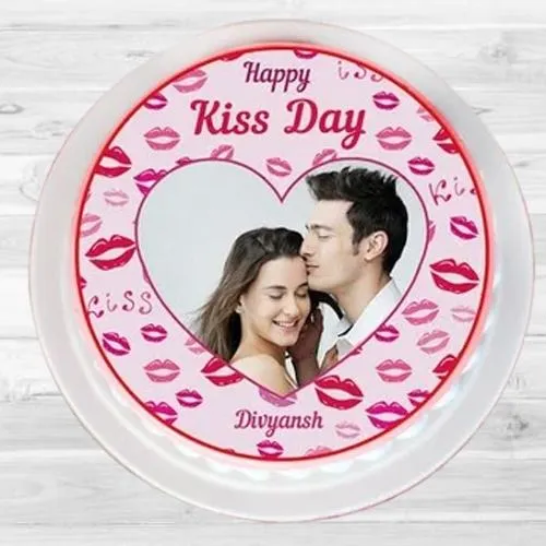 Appetizing Photo Cake for Kiss Day