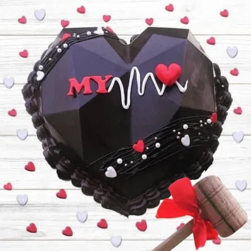 Lip-Smacking Heart Beat Smash Cake with Hammer