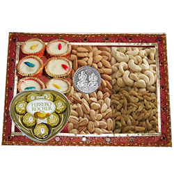 Remarkable Gift Tray of Diwali Assortments Remarkable Gift Tray of Diwali Assortments