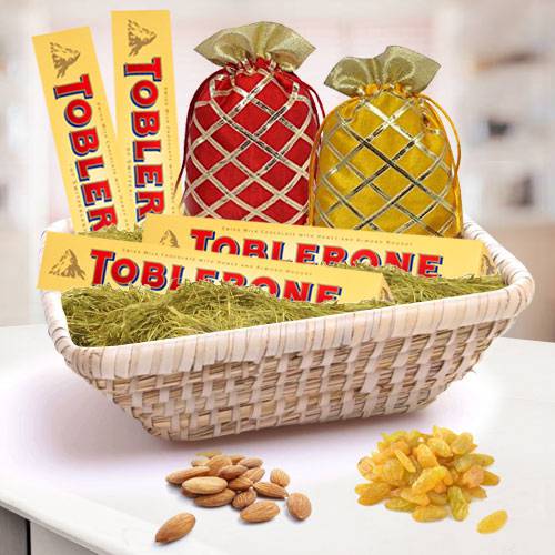 Dainty Basket of Deepawali Decadence Dainty Basket of Deepawali Decadence