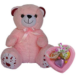 Lovable Teddy with Heart Shape Handmade Chocolate Lovable Teddy with Heart Shape Handmade Chocolate