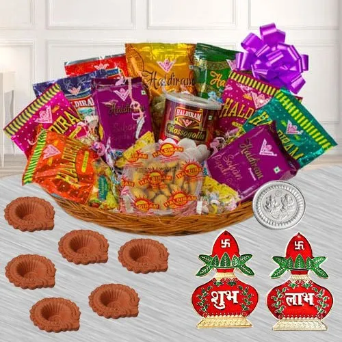 Remarkable Diwali Sweets n Snack Hamper from Haldiram