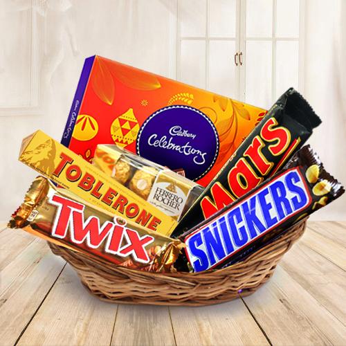 Crunchy mixed chocolates gift delight Crunchy mixed chocolates gift delight