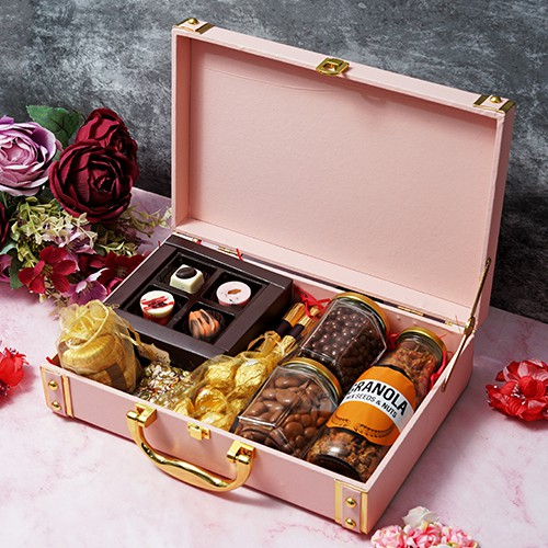 Delectable Trunk of Choco Treats for Mom Delectable Trunk of Choco Treats for Mom