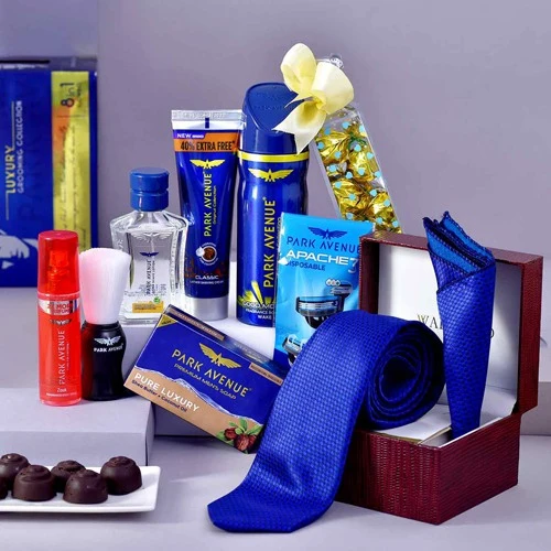 Stunning Assorted Grooming Kits Hamper for Dad