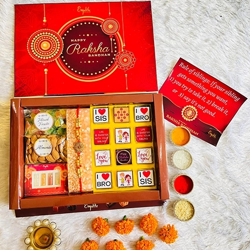 Classic Rakhi with Chocolates Extravaganza Classic Rakhi with Chocolates Extravaganza