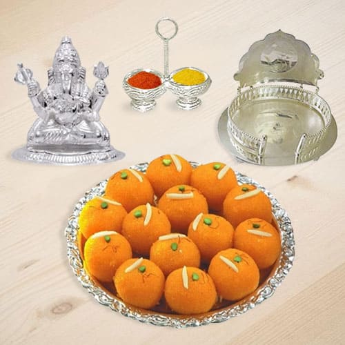 Auspicious Ganeshji Hamper with Sweets Auspicious Ganeshji Hamper with Sweets