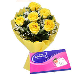 Dainty Yellow Rose Hand Bunch and Cadbury Assortment Chocolates Dainty Yellow Rose Hand Bunch and Cadbury Assortment Chocolates