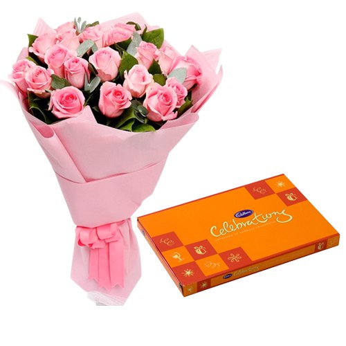 Trendy Pink Roses Hand Bunch with Cadbury Assortment Trendy Pink Roses Hand Bunch with Cadbury Assortment