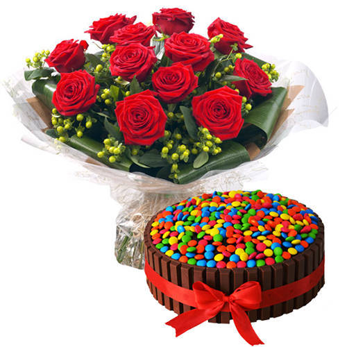 Enchanting Bouquet of Red Roses with Kit Kat Cake Enchanting Bouquet of Red Roses with Kit Kat Cake