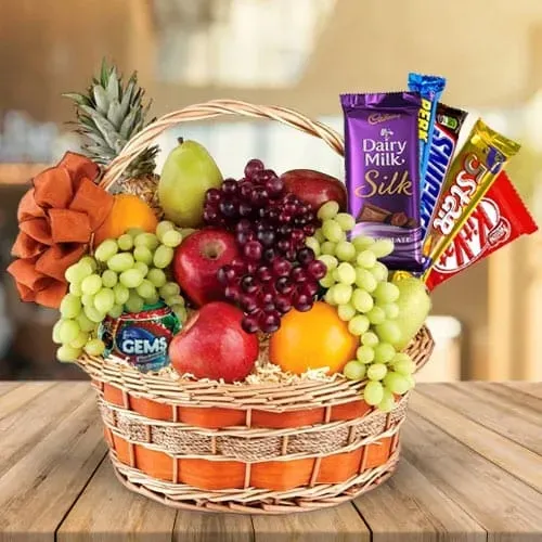 Fresh Fruits N Chocolates Gift Basket