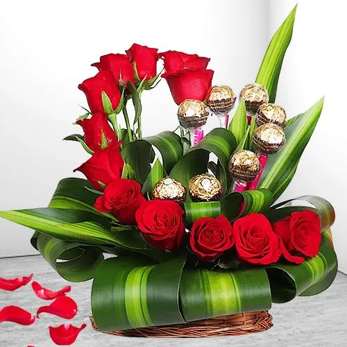 Gorgeous Heart Shape Arrangement of Red Roses n Ferrero Rocher