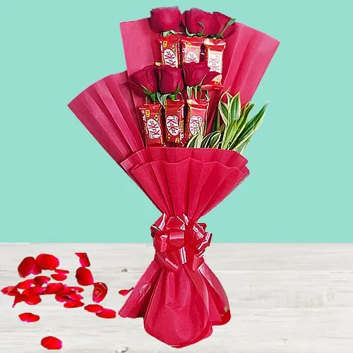 Dazzling Valentine Gift Bouquet of Midnight Love at 12