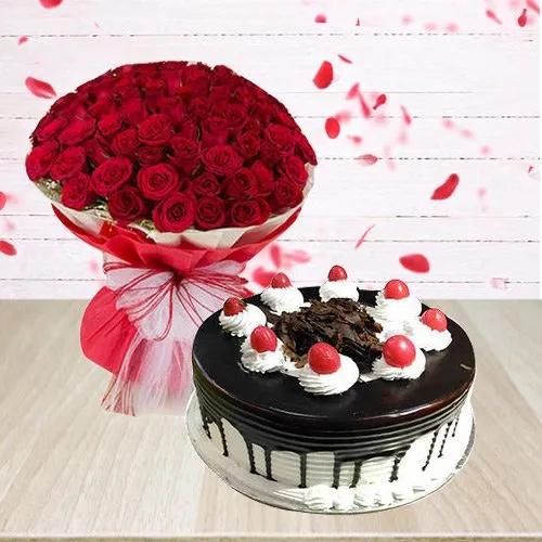 Send Red Roses Arrangement with Black Forest Cake Online