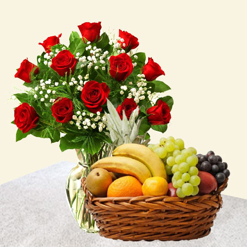 Stunning Red Roses in a Vase and tasty Fruits Stunning Red Roses in a Vase and tasty Fruits