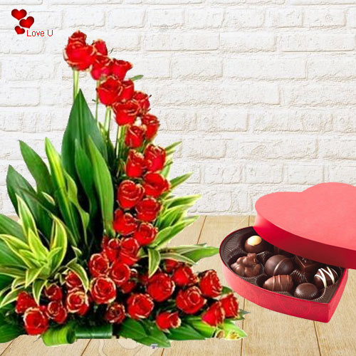 Shop Online Heart Shape Chocolate Box with Red Roses Bunch Shop Online Heart Shape Chocolate Box with Red Roses Bunch