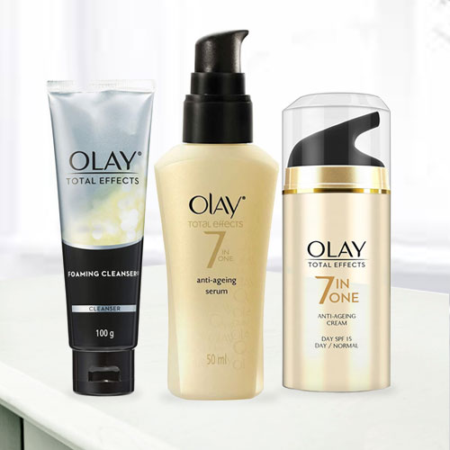 Glowing Faces with Olay Anti-Ageing Gift Hamper Glowing Faces with Olay Anti-Ageing Gift Hamper