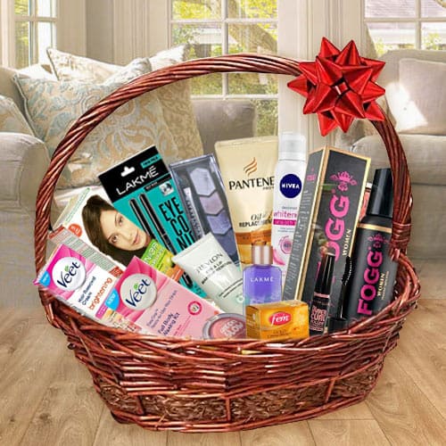 Angelic Cosmetic Hamper for Gorgeous Girls Angelic Cosmetic Hamper for Gorgeous Girls