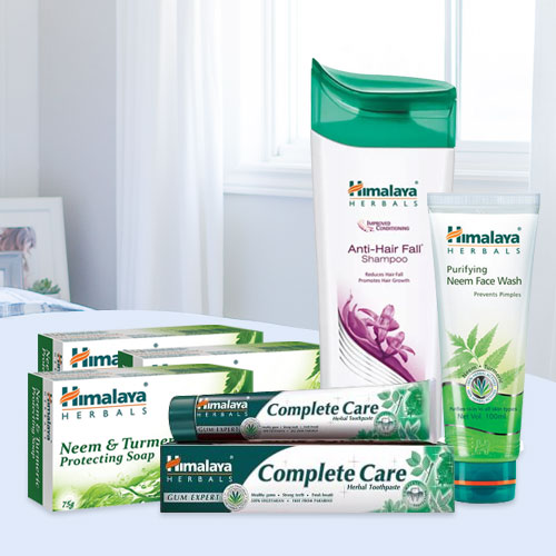 Dazzling Everyday Essential Kit Gift Set from Himalaya Dazzling Everyday Essential Kit Gift Set from Himalaya