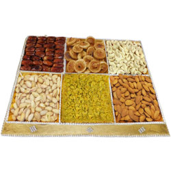 Treating Luxury Dry Fruit Assortment Treating Luxury Dry Fruit Assortment