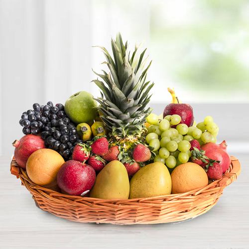Delicious Seasonal Fruits basket gift hamper Delicious Seasonal Fruits basket gift hamper
