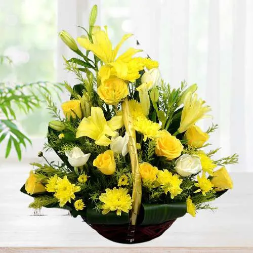 Dazzling Basket of White n Yellow Roses