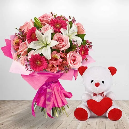 Lovely Teddy Flowering Love Bouquet