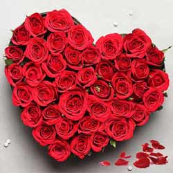 Red Roses in a bonny Heart Shape arrangement Red Roses in a bonny Heart Shape arrangement