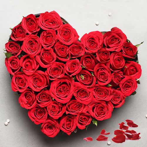 Red Roses in a bonny Heart Shape arrangement Red Roses in a bonny Heart Shape arrangement