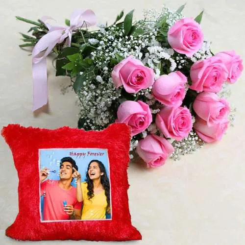 Splendid Gift of Pink Rose Bouquet with Personalized Cushion	