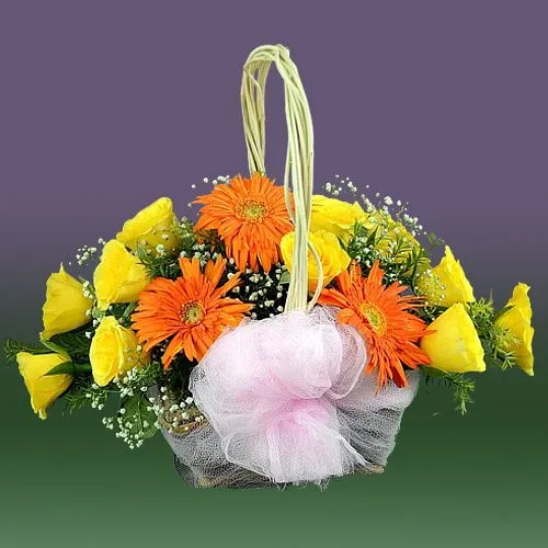 Captivating Basket of Roses N Gerberas