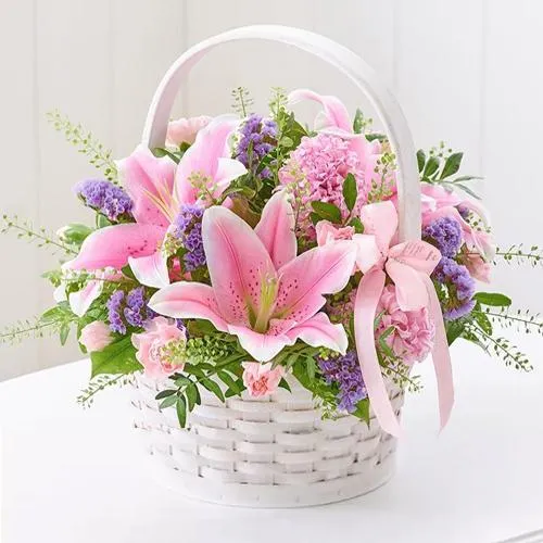 Present Fresh Lilies Bouquet online