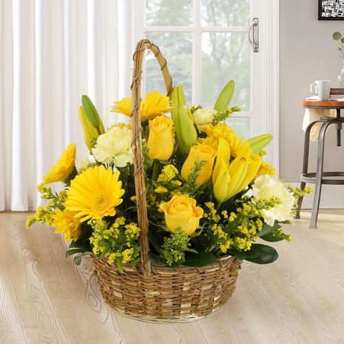 Royal arrangement of fresh Flowers Royal arrangement of fresh Flowers