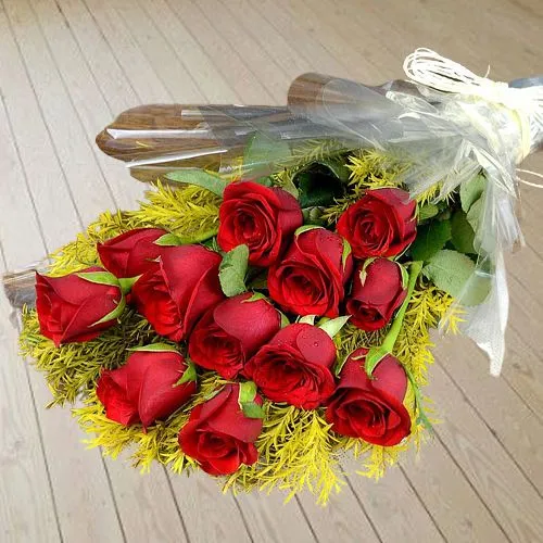 Breathtaking Long Stem Red Roses Bunch