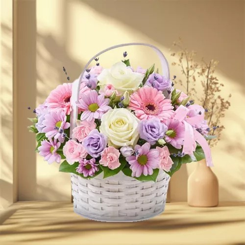 Magnificent Love Special Seasonal Flowers Arrangement in Mixed Colors Magnificent Love Special Seasonal Flowers Arrangement in Mixed Colors