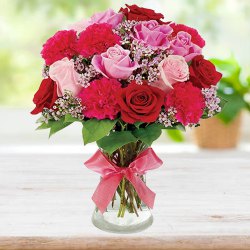 Multicolour Floral Arrangement in a Glass Vase Multicolour Floral Arrangement in a Glass Vase