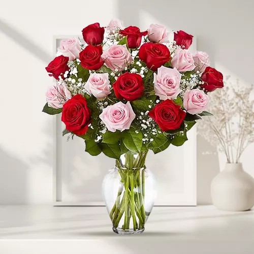 Sweetheart Floral Arrangement in a Glass Vase Sweetheart Floral Arrangement in a Glass Vase