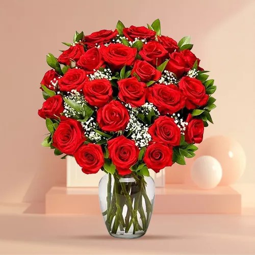 Traditional Red Roses Display in a Glass Vase Traditional Red Roses Display in a Glass Vase