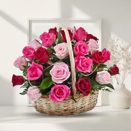 Dazzling Falling in Love Fifteen Pink N Red Roses Basket Dazzling Falling in Love Fifteen Pink N Red Roses Basket